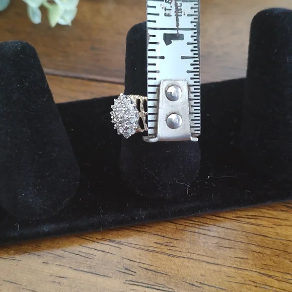 I0k Solid Yellow Gold diamond ring - Picture 4 of 9